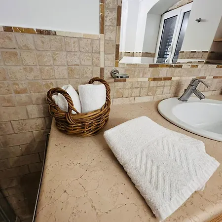 Valcova Home, Your Luxury Escape In *