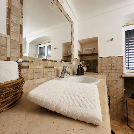 Apartment Valcova Home, Your Luxury Escape In